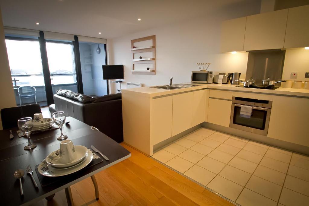 Merchant Quarters Apartments Liverpool Room photo